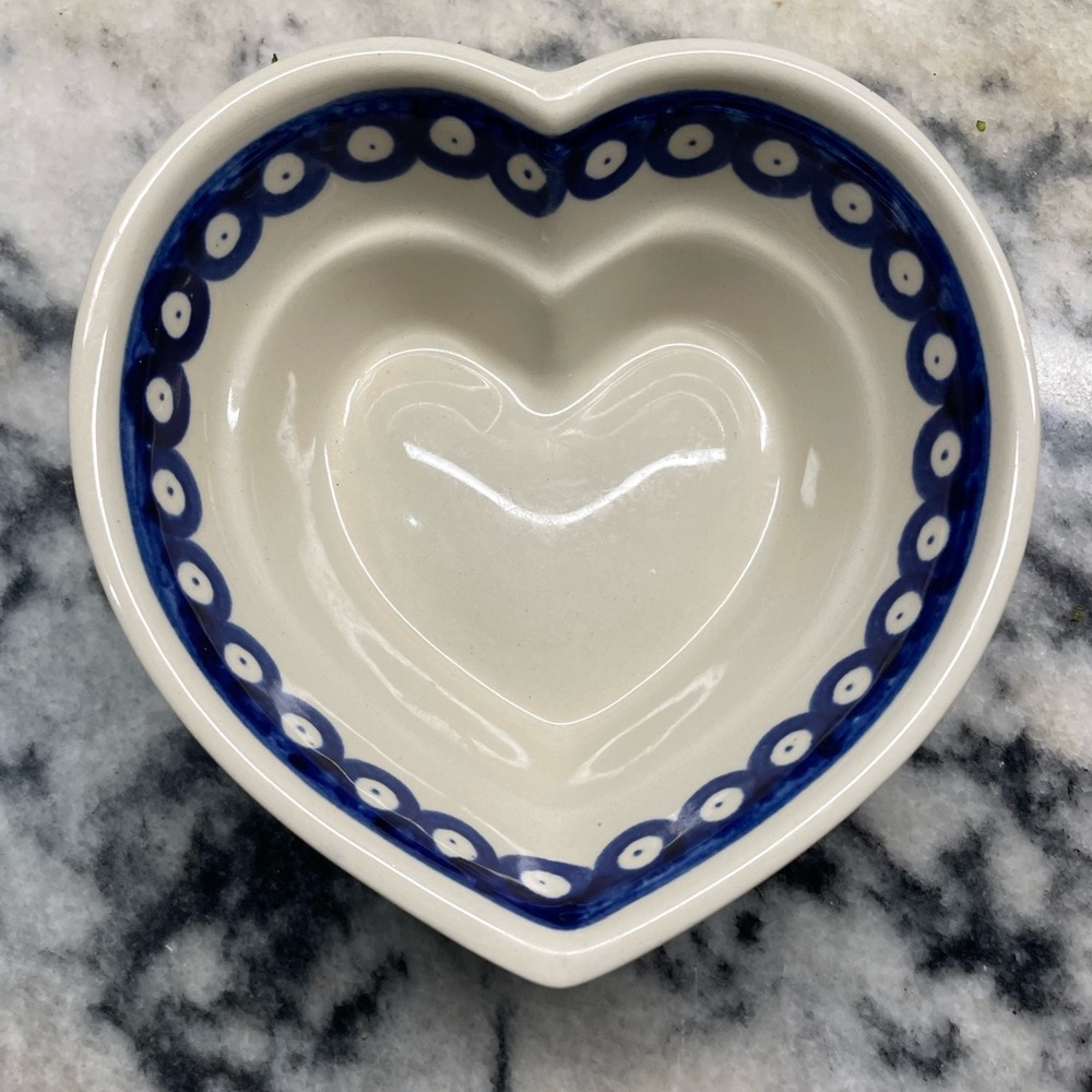Polish Pottery Boleslawiec Pine And Cone Heart Bowl
